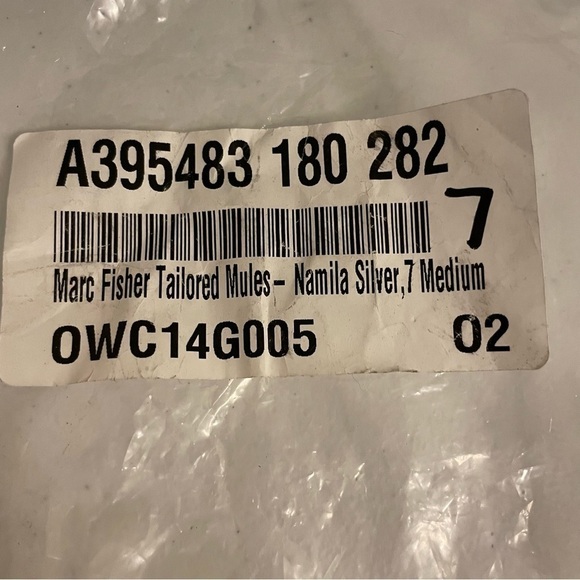 NWT Marc Fisher Namila Silver Tailored Mules Flats Size 7 - Picture 13 of 15